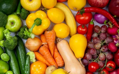 Свежие овощи и фрукты,Цветные фрукты и овощи,чистое питание,овощи и фрукты  фон,вид сверху,Набор фруктов Стоковое Изображение - изображение  насчитывающей цветасто, лимон: 165779587