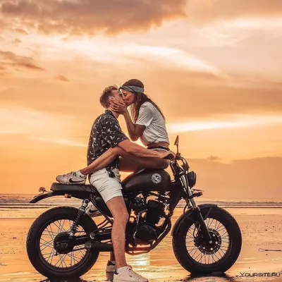 Счастливая пара в любви езда мотоцикл, Illustrations Включая: пара и  мотоцикл - Envato Elements
