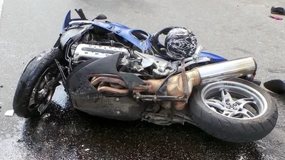 Пара на мотоцикле разбилась возле Наарии, водитель погиб