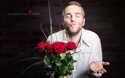 белые розы, парень с букетом белых роз, красивый букет из белых роз, букет  красивых роз, 25 белых роз, Свадебное агентство Москва