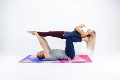 акройога йога в парах парная йога йога доверия контактная йога acroyoga  couple yoga yoga in pairs pair yoga… | Позы для йоги в паре, Позы парной  йоги, Детская йога