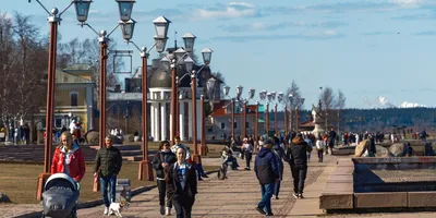 Набережная Онежского озера в Петрозаводске - памятники современной  скульптуры под открытым небом