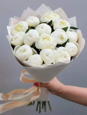 Белые пионы в корзине за 28 690 руб. | Бесплатная доставка цветов по Москве