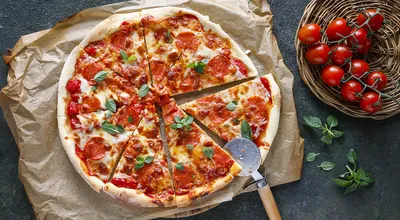Пицца с колбасой и сыром в духовке классическая рецепт фото пошагово и  видео - 1000.menu
