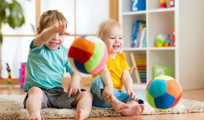 Подвижные игры с детьми дома: 16 идей для активных развлечений