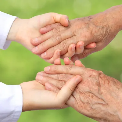 Как избежать одиночества: моральная и физическая помощь пожилым людям |  Полезная информация