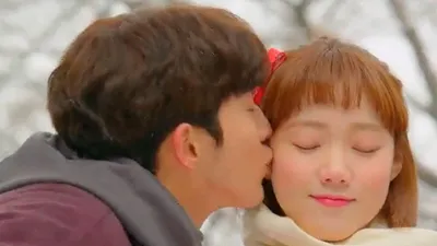 10 легендарных поцелуев в щечку в корейских дорамах | Дарья из Ponylike.ru  | Дзен