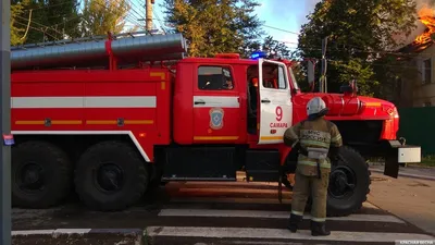 Модель пожарных машин на белом фоне Стоковое Фото - изображение  насчитывающей ожог, пожарный: 185691096