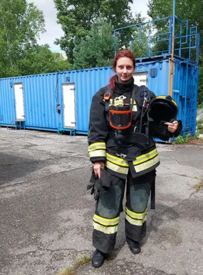 Пожарный МЧС России: обязанности, права, оклад, зарплата