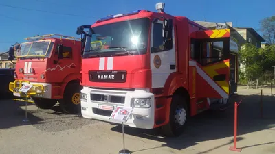 Дмитрий Артюхов поздравил ямальских пожарных с профессиональным праздником