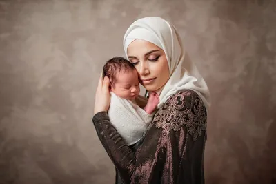 Мусульманские мать и дочь стоковое фото. изображение насчитывающей напольно  - 46325288