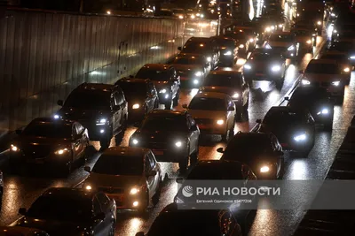 Почему даже в майские праздники сохраняются пробки на московских дорогах -  Российская газета