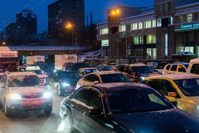 Пробки в Киеве: какая ситуация на дорогах столицы в последний вечер 2021 |  Українські Новини