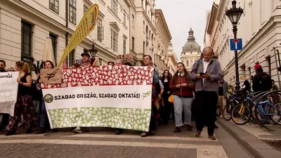 Массовая акция протеста проходит в Ереване, люди продолжают собираться —  22.09.2023 — В мире на РЕН ТВ