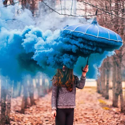 Пара держит разноцветный дым во время поцелуя, картинки дымовая шашка фон  картинки и Фото для бесплатной загрузки