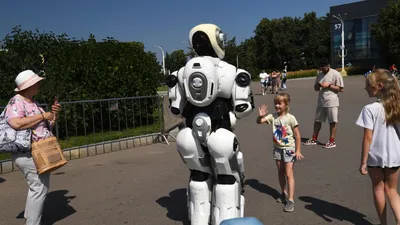 В Москве к уборке улиц приступил робот, заменяющий десять дворников |  РосКвартал®
