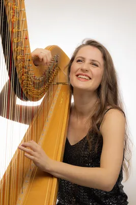 Rosanna Rolton – Harpist