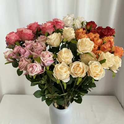 БУКЕТ ОТ ТРИ СОРТА РОЗИ – Доставка на цветя и букети онлайн