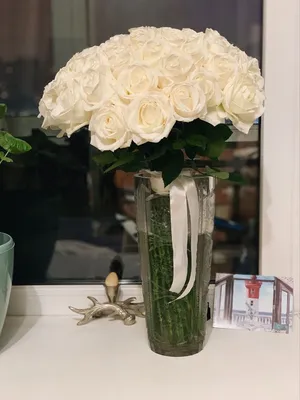 Букет из кустовых пионовидных роз в вазе - заказать доставку цветов в  Москве от Leto Flowers
