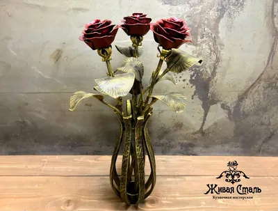 Букет цветов Французские розы в керамической вазе 💐 заказать в Москве с  доставкой по цене 7 990 ₽ | Флористическое кафе VioletFlowers 🌷