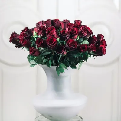 25 роз в вазе купить в Челябинске с доставкой по низким ценам