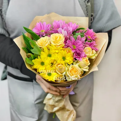 Купить букет белые розы жёлтые розы 13900 р. в интернет магазине Модный  букет с доставкой по Москве