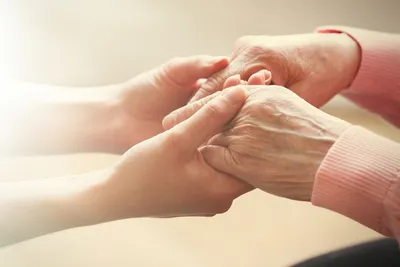 Рука мамы и папы новорожденной ребенка Стоковое Изображение - изображение  насчитывающей рука, папа: 202529519