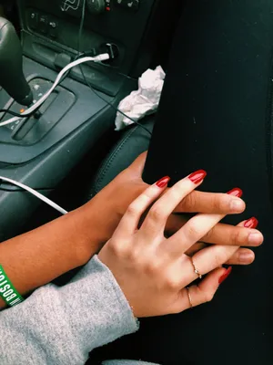 Красивые рук влюбленных в машине (16 фото) - красивые картинки и HD фото