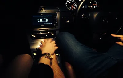 Руки в машине влюбленные ночью (18 фото) - красивые картинки и HD фото