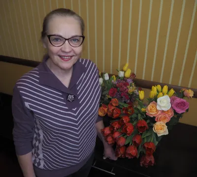 Красивая картинка поздравления с розами для Елены — Скачайте на Davno.ru
