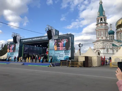 Надежда Бабкина приехала в Омск несмотря на протесты горожан: как Омск  праздновал День города 2017 | Оля Тихонова | Дзен