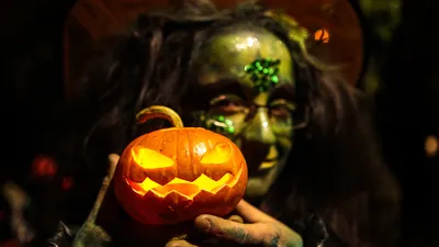 Мастер-классы для детей - 🎊🎉Хэллоуин — Halloween — ночь перед Днем всех  святых 🎃🎃🎃. ☝Говорят, Хэллоуину не менее двух тысяч лет. Истоки этот  противоречивый праздник берет из кельтской культуры. У кельтов существовали