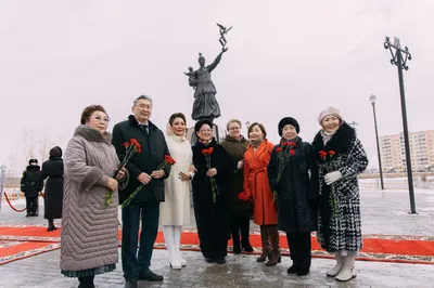 С Днём Отца в России, с Днём Матери в Якутии поздравили студенты МРТК!  Видео. | МРТК | Дзен