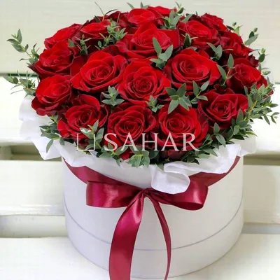 Красивая подарочная коробка с цветами и шаром \"С днем Рождения, мамочка\" -  купить в Москве | SharFun.ru