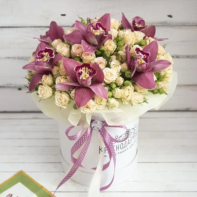 Букет из кустовых пионовидных роз в шляпной коробке - заказать доставку  цветов в Москве от Leto Flowers