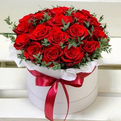 Красные розы в коробке от 81 цветка за 15 190 руб. | Бесплатная доставка  цветов по Москве