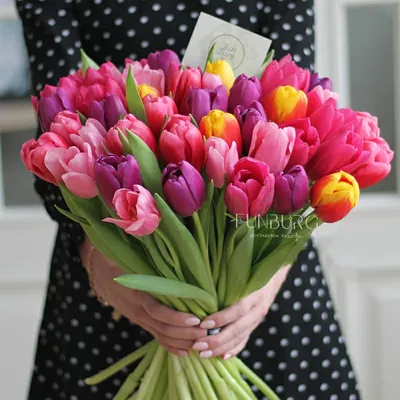 Доставка цветов тюльпанов на дом - заказать большой букет тюльпанов в  Тюмени | Lafaet