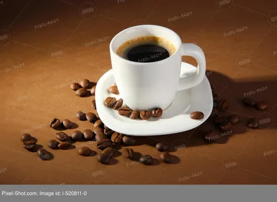 Кружка кофе на белом фоне с кофейными зернами, смайл из кофе Stock Photo |  Adobe Stock