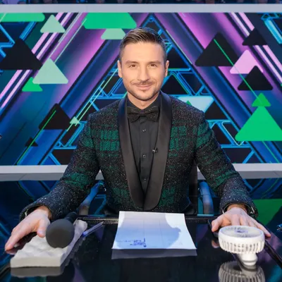 Сергей Лазарев появился в футболке с надписью «Хочу дуэт с Сумишевским» в  финале «Шоу Аватар» - Вокруг ТВ.