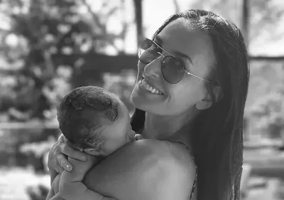 Юлия Ковальчук показала фото с прогулки с новорожденной дочкой » Звёзды.ru