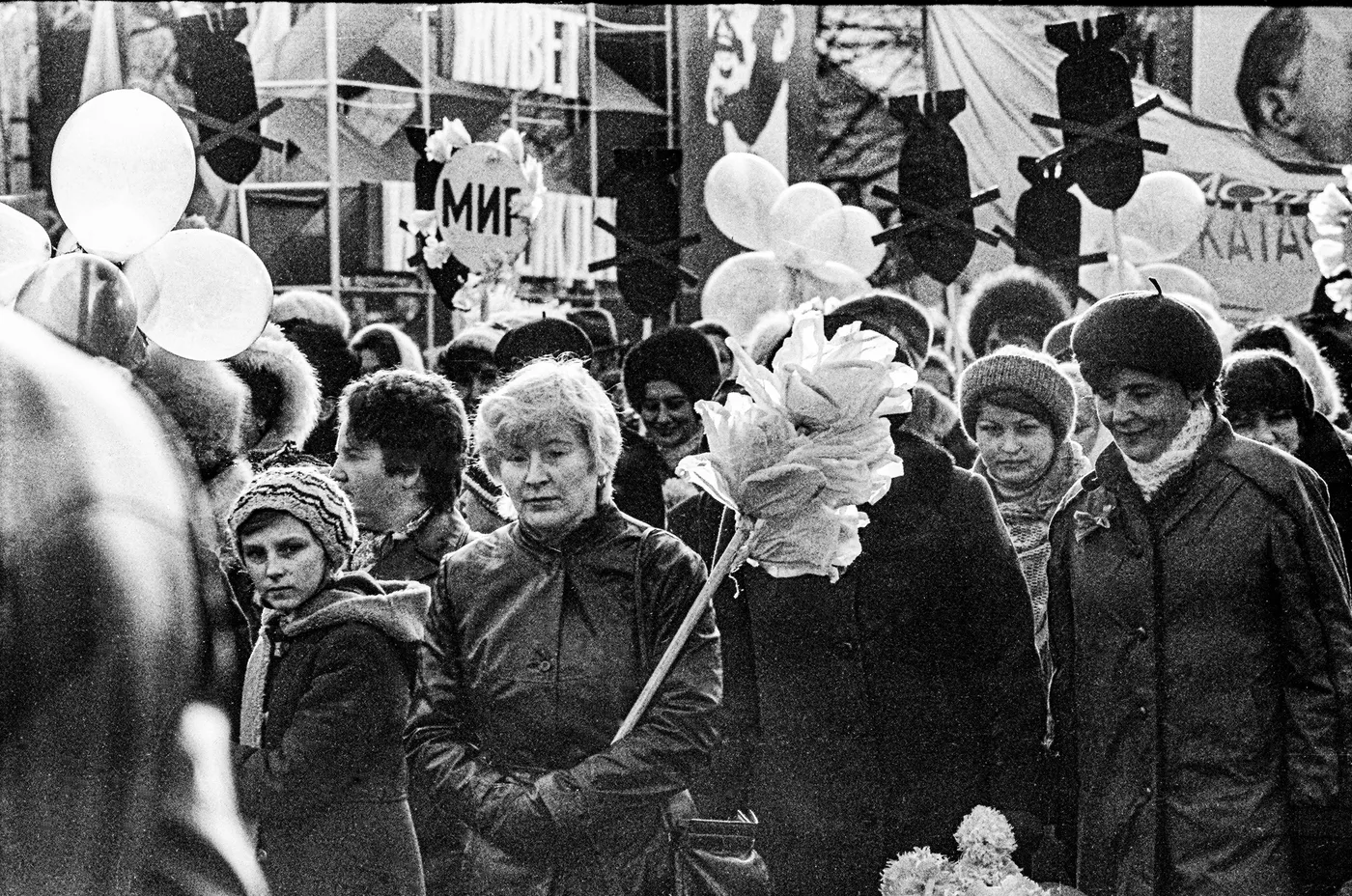 1 июля отменили. Октябрьская революция фото. 7 Ноября фото СССР. Демонстрация 7 ноября 20-ые. 7 Ноября праздник СССР фото.