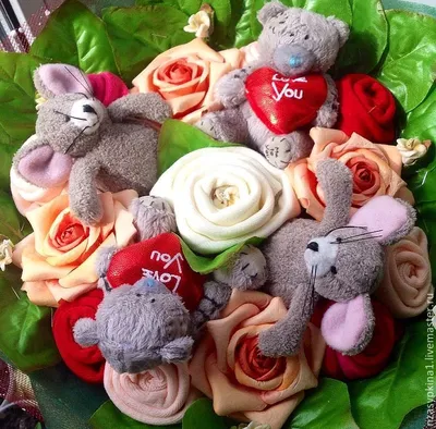 Плюшевые мишки забавляются красочный с букетом цветов Стоковое Изображение  - изображение насчитывающей праздник, бутика: 171955523
