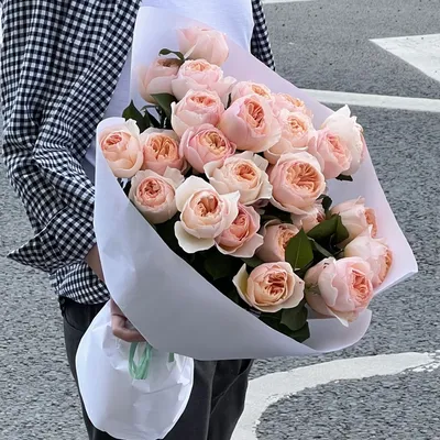 Купить трехцветный букет из 101 розы с доставкой в Днепре от Royal-Flowers