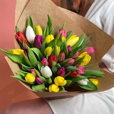 51 красный тюльпан в букете за 11 590 руб. | Бесплатная доставка цветов по  Москве