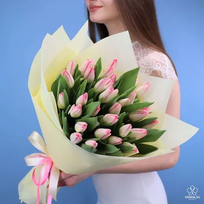 Купить фиолетовые цветы тюльпаны дешево, доставка по Москве 24 часа.