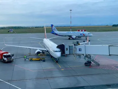 Самолёт из Петербурга выкатился за взлётно-посадочную полосу в аэропорту  Перми