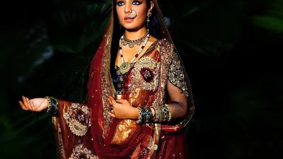 Индийские сари — бесконечная женственность и красота | Индийские сари,  Красивое сари, Быть женщиной
