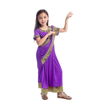 Фото Молодая индийская женщина в фиолетовом сари