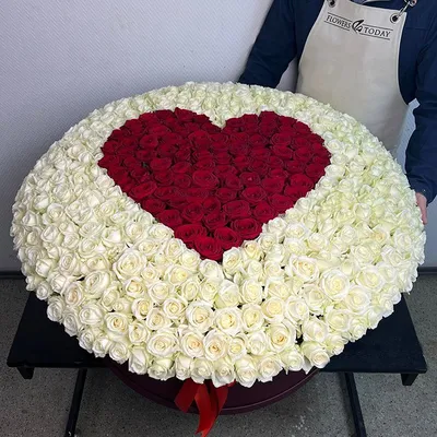 Сердце из роз и рафаэлло доставка в Ярославле | ВашБукет76