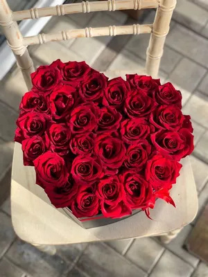 Сердце из роз в красной коробке Влюбленность в СПб. Цветы для влюбленных  сердец.